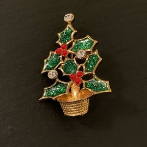 Avon 2003 Christmas Holly Tree Pin Brooch